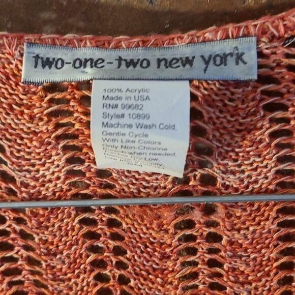 Two-One-Two Small New York Sweater - Picture 5 of 5